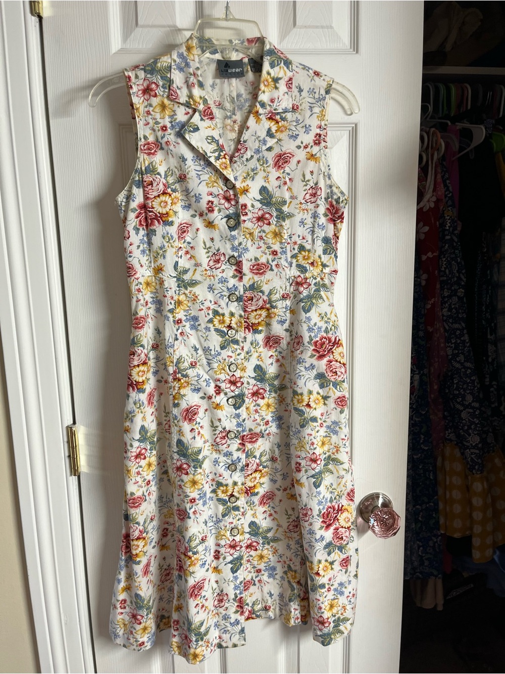 Vintage Floral Button-Front Sleeveless Dress in White with Red & Yellow Flowers